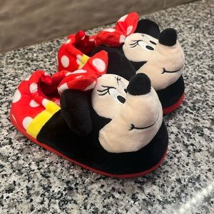 Disney Minnie Mouse Slippers- Size 11/12 NWOT